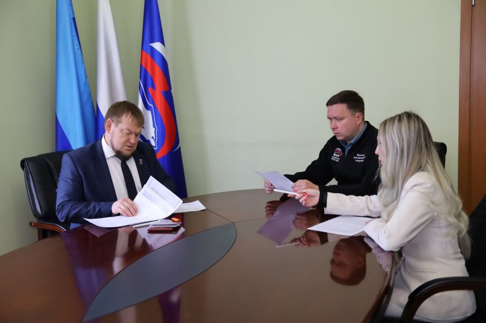 Заместитель Председателя НС ЛНР Денис Колесников подал документы для участия в предварительном голосовании Единой России Заместитель Председателя НС ЛНР Денис Колесников подал документы для участия в предварительном голосовании Единой России