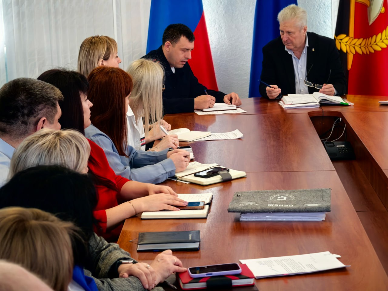 Сергей Козенко: Сегодня провел расширенное аппаратное совещание с руководителями структурных подразделений Администрации Краснодонского муниципального округа, а также с участием руководителей ресурсоснабжающих предприятий... Сергей Козенко: Сегодня провел расширенное аппаратное совещание с руководителями структурных подразделений Администрации Краснодонского муниципального округа, а также с участием руководителей ресурсоснабжающих предприятий...