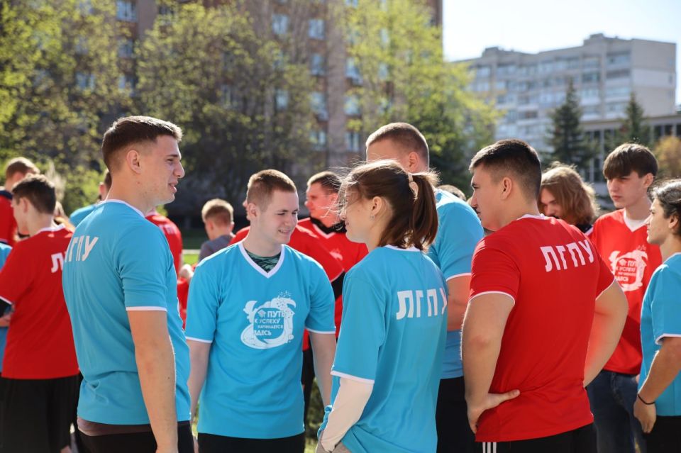 В Луганском педуниверситете прошла массовая зарядка в рамках марафона «Сила России» В Луганском педуниверситете прошла массовая зарядка в рамках марафона «Сила России»