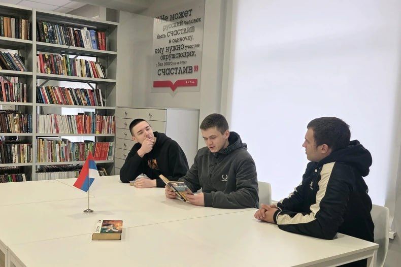 ОБЗОР ПРЕССЫ «ВОСТОЧНЫЙ ЭКСПРЕСС»: Мир книг показывает, как жить! ОБЗОР ПРЕССЫ «ВОСТОЧНЫЙ ЭКСПРЕСС»: Мир книг показывает, как жить!