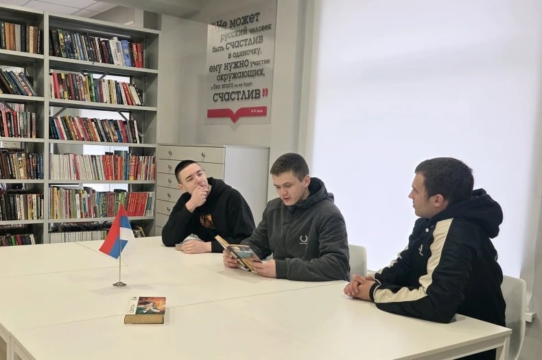 ОБЗОР ПРЕССЫ «ВОСТОЧНЫЙ ЭКСПРЕСС»: Мир книг показывает, как жить! ОБЗОР ПРЕССЫ «ВОСТОЧНЫЙ ЭКСПРЕСС»: Мир книг показывает, как жить!