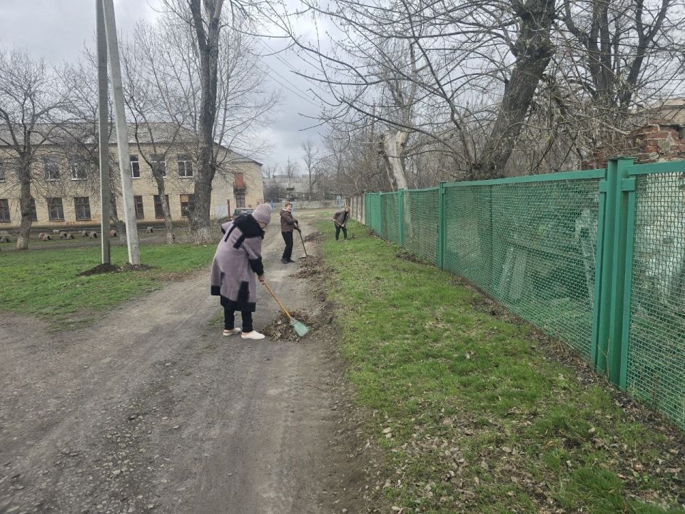 В Краснолучском округе продолжаются весенние субботники В Краснолучском округе продолжаются весенние субботники