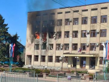 ВСУ ударили по администрации Старобельска в разгар рабочего дня