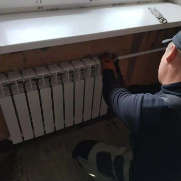 В Лутугинском доме культуры им. Т. Г. Шевченко заменили радиаторы в холле