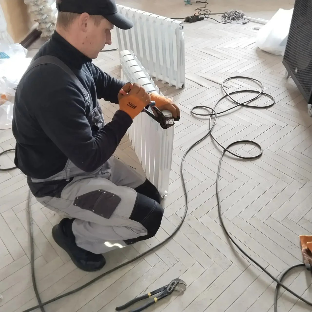 В Лутугинском доме культуры им. Т. Г. Шевченко заменили радиаторы в холле В Лутугинском доме культуры им. Т. Г. Шевченко заменили радиаторы в холле