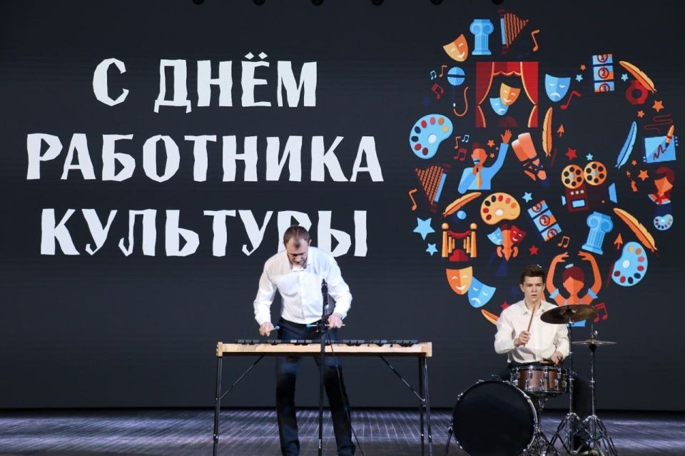 Преподаватель Северодонецкой детской музыкальной школы №2 получил благодарность от Министерства культуры Луганской Народной Республики Преподаватель Северодонецкой детской музыкальной школы №2 получил благодарность от Министерства культуры Луганской Народной Республики