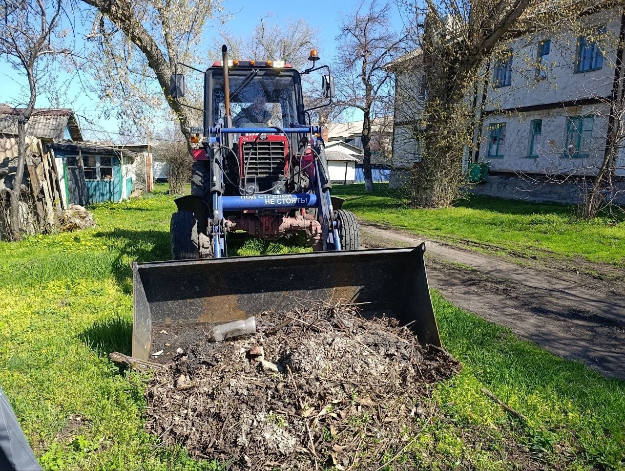 МУП «ЖЭК» города Ровеньки ежедневно проводит комплекс мероприятий, направленных на обеспечение чистоты и санитарно-эпидемиологического благополучия населения городского округа город Ровеньки МУП «ЖЭК» города Ровеньки ежедневно проводит комплекс мероприятий, направленных на обеспечение чистоты и санитарно-эпидемиологического благополучия населения городского округа город Ровеньки