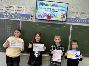 Члены УИК Алчевска проводят просветительские мероприятия для будущих избирателей