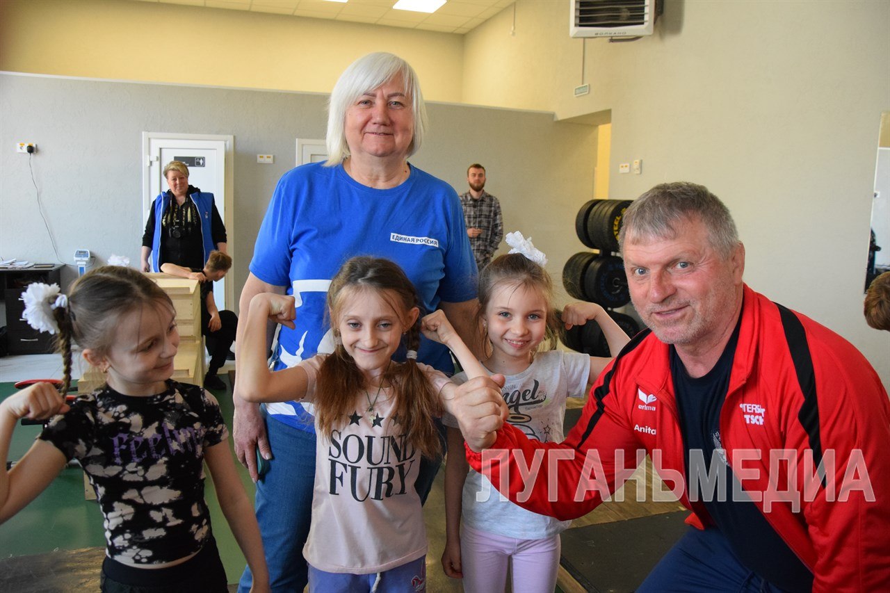 Открытая тренировка по тяжелой атлетике прошла в Славяносербске Открытая тренировка по тяжелой атлетике прошла в Славяносербске