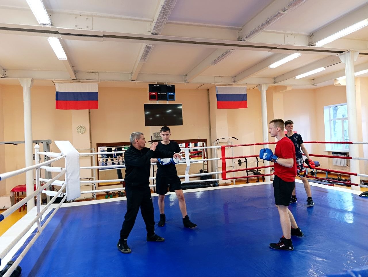 «Бокс с чемпионом». Сегодня в зале бокса г. Северодонецк состоялась открытая тренировка по боксу «Бокс с чемпионом». Сегодня в зале бокса г. Северодонецк состоялась открытая тренировка по боксу