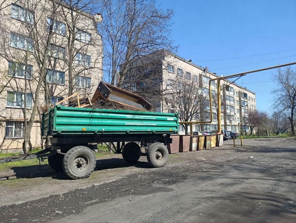 МУП «ЖЭК» города Ровеньки ежедневно проводит комплекс мероприятий, направленных на обеспечение чистоты и санитарно-эпидемиологического благополучия населения городского округа город Ровеньки МУП «ЖЭК» города Ровеньки ежедневно проводит комплекс мероприятий, направленных на обеспечение чистоты и санитарно-эпидемиологического благополучия населения городского округа город Ровеньки