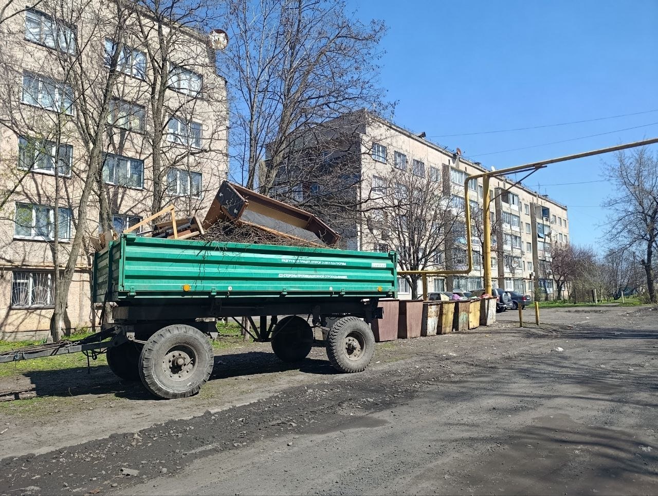 МУП «ЖЭК» города Ровеньки ежедневно проводит комплекс мероприятий, направленных на обеспечение чистоты и санитарно-эпидемиологического благополучия населения городского округа город Ровеньки МУП «ЖЭК» города Ровеньки ежедневно проводит комплекс мероприятий, направленных на обеспечение чистоты и санитарно-эпидемиологического благополучия населения городского округа город Ровеньки