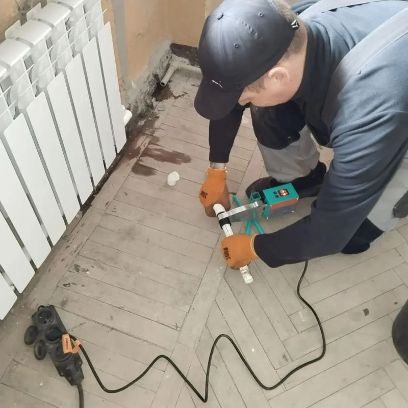 В Лутугинском доме культуры им. Т. Г. Шевченко заменили радиаторы в холле В Лутугинском доме культуры им. Т. Г. Шевченко заменили радиаторы в холле