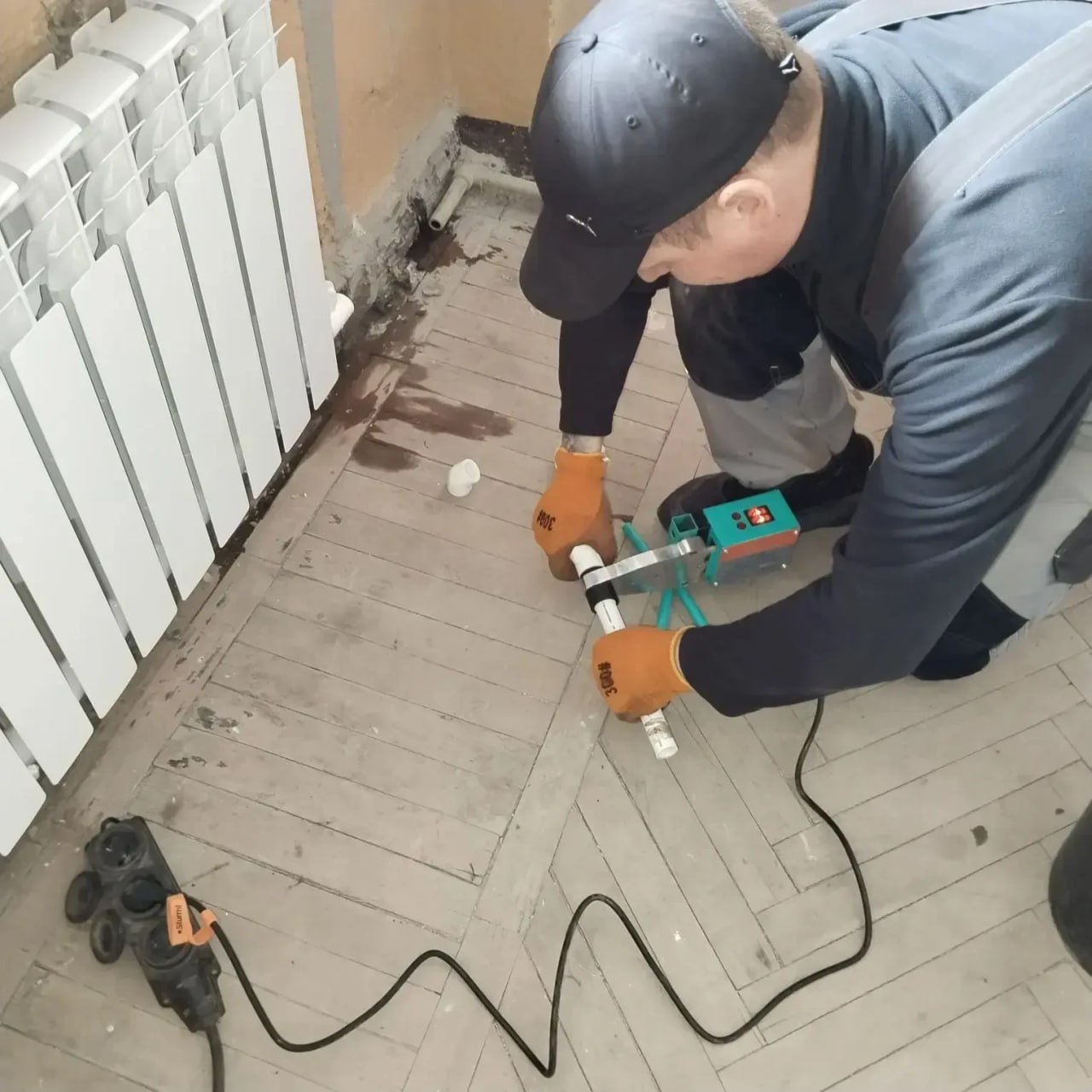 В Лутугинском доме культуры им. Т. Г. Шевченко заменили радиаторы в холле В Лутугинском доме культуры им. Т. Г. Шевченко заменили радиаторы в холле