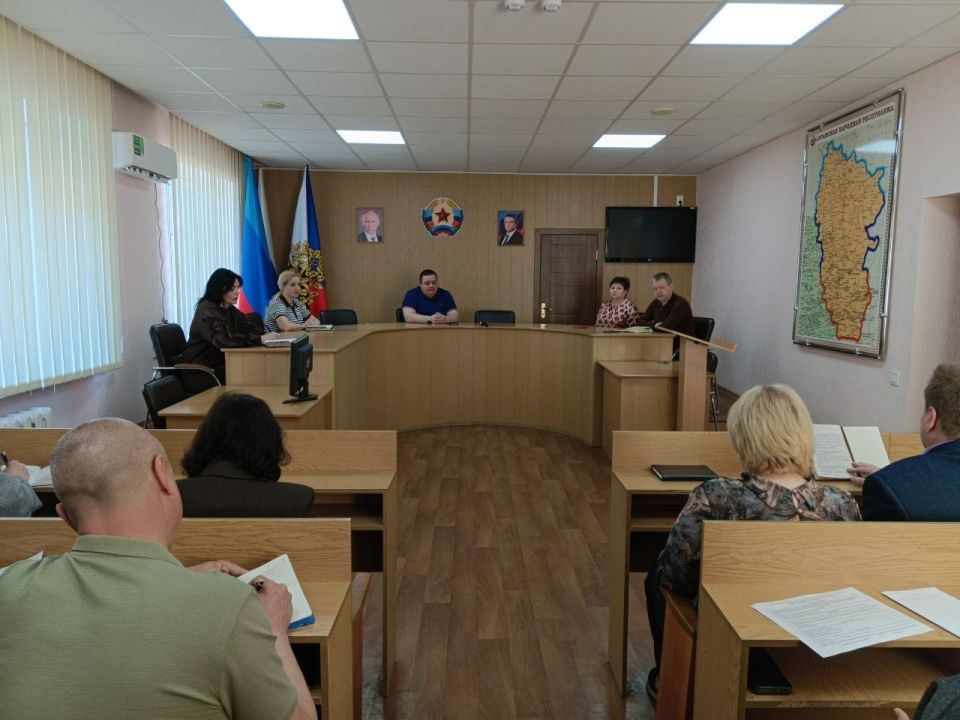 Сегодня Глава городского округа город Ровеньки Андрей Рубанцов провел плановое рабочее совещание с руководителями управлений администрации и структурных подразделений Сегодня Глава городского округа город Ровеньки Андрей Рубанцов провел плановое рабочее совещание с руководителями управлений администрации и структурных подразделений