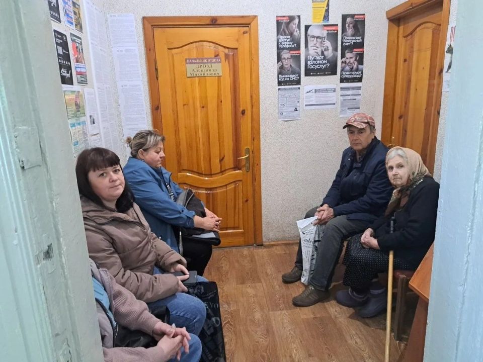 В отделе жизнеобеспечения пгт Новодарьевка 6 апреля прошел выездной прием специалистов Роскадастра из Луганска В отделе жизнеобеспечения пгт Новодарьевка 6 апреля прошел выездной прием специалистов Роскадастра из Луганска