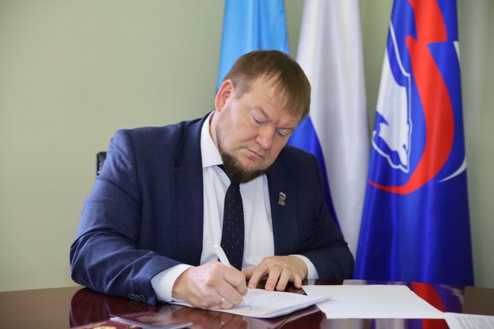 Заместитель Председателя НС ЛНР Денис Колесников подал документы для участия в предварительном голосовании Единой России Заместитель Председателя НС ЛНР Денис Колесников подал документы для участия в предварительном голосовании Единой России
