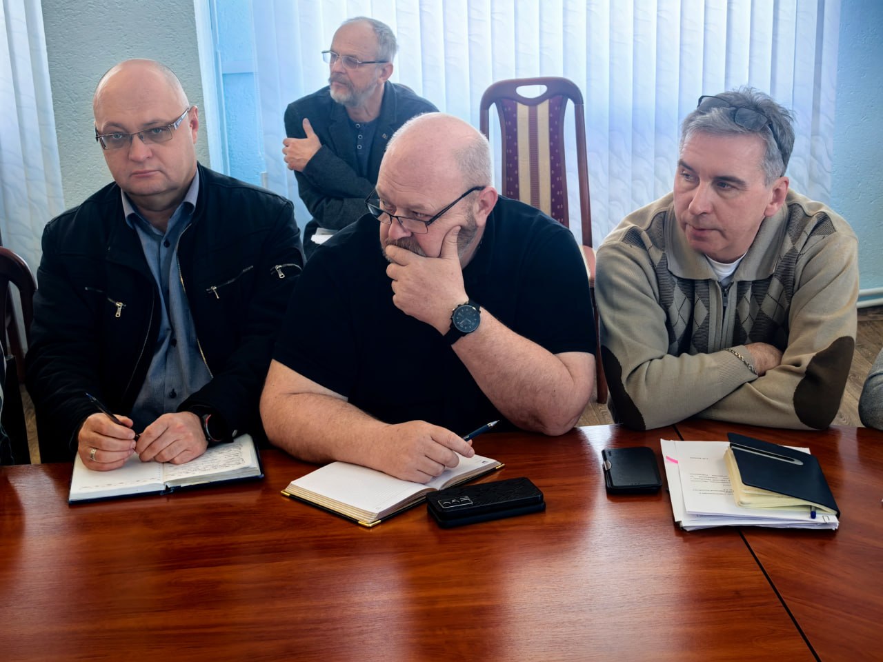 Сергей Козенко: Сегодня провел расширенное аппаратное совещание с руководителями структурных подразделений Администрации Краснодонского муниципального округа, а также с участием руководителей ресурсоснабжающих предприятий... Сергей Козенко: Сегодня провел расширенное аппаратное совещание с руководителями структурных подразделений Администрации Краснодонского муниципального округа, а также с участием руководителей ресурсоснабжающих предприятий...