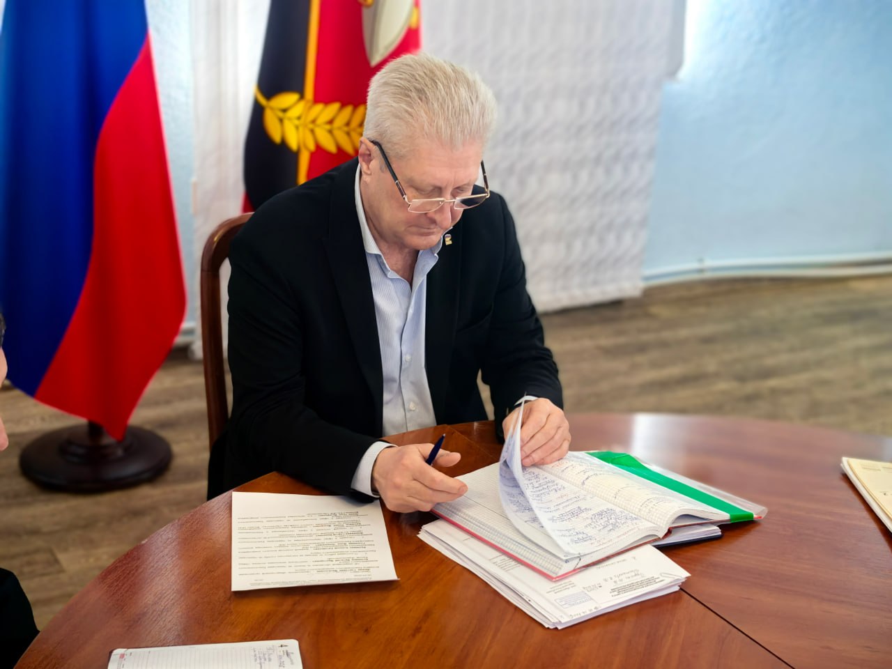 Сергей Козенко: Сегодня провел расширенное аппаратное совещание с руководителями структурных подразделений Администрации Краснодонского муниципального округа, а также с участием руководителей ресурсоснабжающих предприятий...