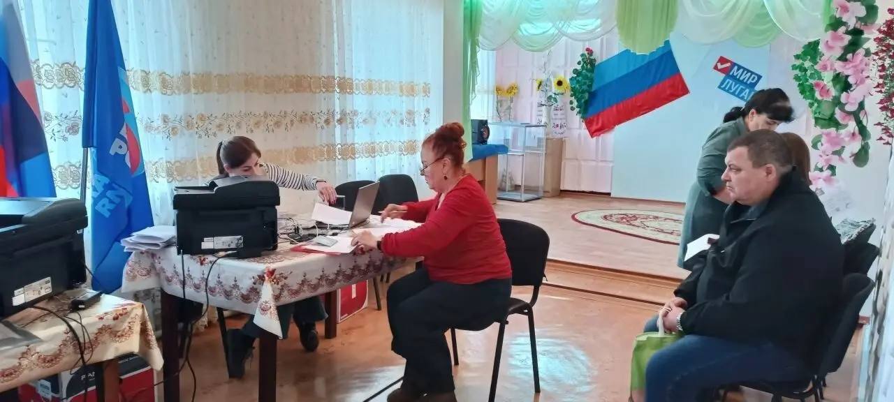 Работа Мобильного офиса МФЦ в посёлке Дубовский Работа Мобильного офиса МФЦ в посёлке Дубовский