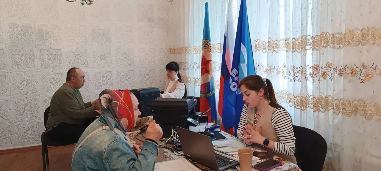 Работа Мобильного офиса МФЦ в посёлке Дубовский Работа Мобильного офиса МФЦ в посёлке Дубовский