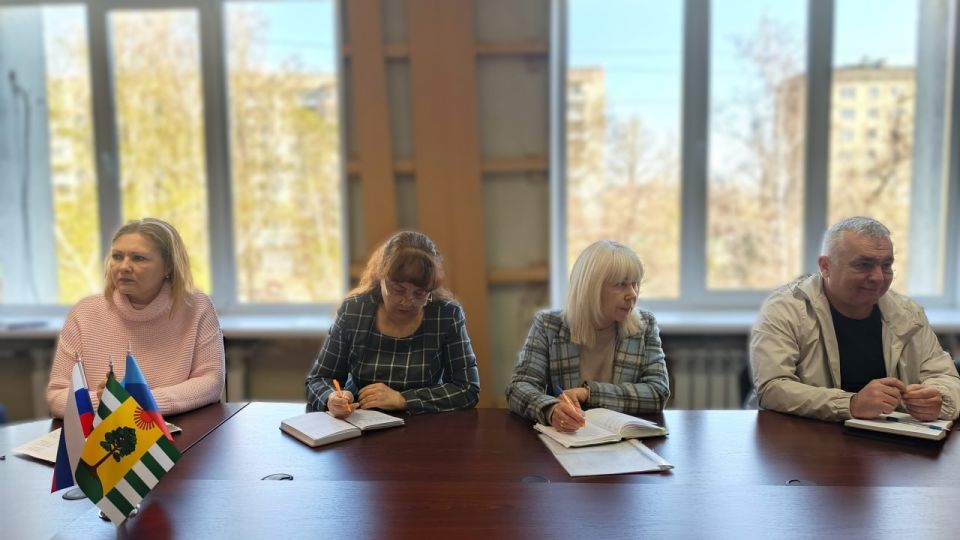 Временно исполняющий полномочия главы Евгений Шаталин провёл совещание с руководителями структурных подразделений администрации города Рубежное Временно исполняющий полномочия главы Евгений Шаталин провёл совещание с руководителями структурных подразделений администрации города Рубежное