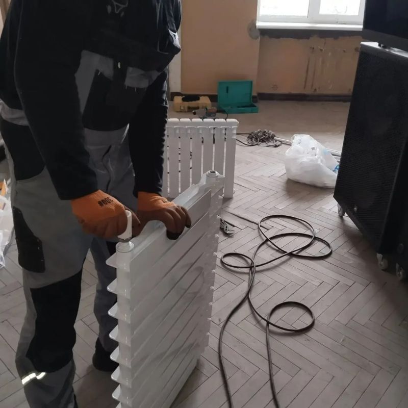 В Лутугинском доме культуры им. Т. Г. Шевченко заменили радиаторы в холле В Лутугинском доме культуры им. Т. Г. Шевченко заменили радиаторы в холле