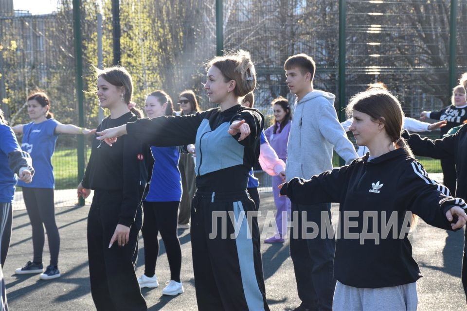 Жители Кировска присоединились к акции Всероссийского марафона «Сила России», укрепив свою физическую форму на свежем воздухе Жители Кировска присоединились к акции Всероссийского марафона «Сила России», укрепив свою физическую форму на свежем воздухе