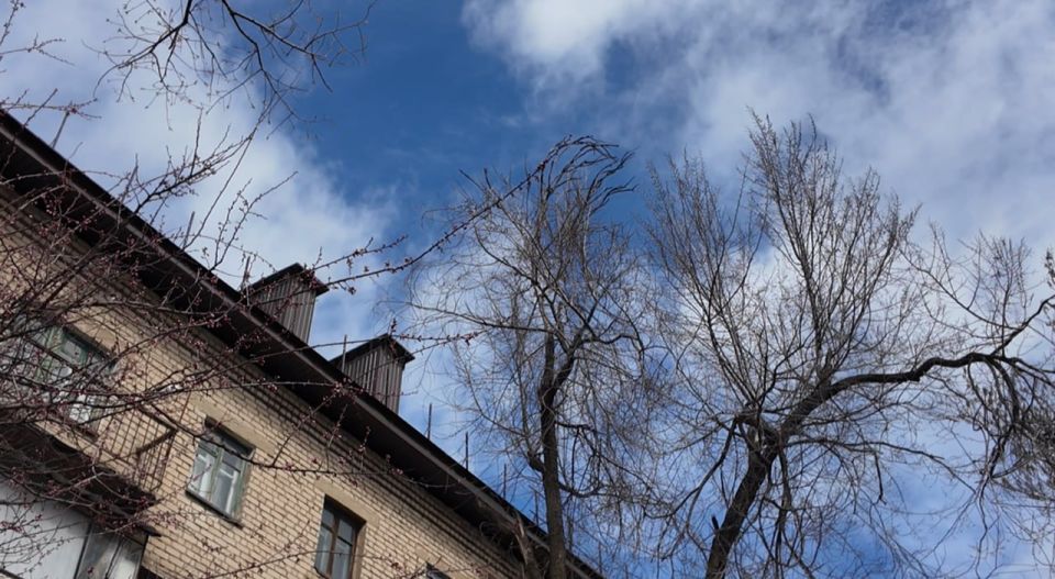 В Краснодоне на Чкалова, 4 продолжается установка нового лифтового оборудования В Краснодоне на Чкалова, 4 продолжается установка нового лифтового оборудования