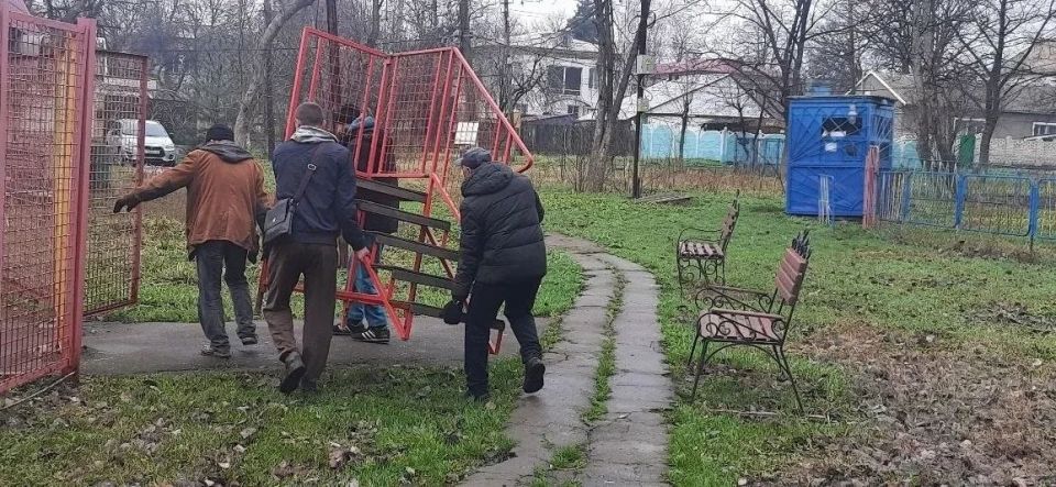 Андрей Рубанцов: В парке культуры и отдыха им. Героев продолжаются работы по установке и монтажу аттракционов Андрей Рубанцов: В парке культуры и отдыха им. Героев продолжаются работы по установке и монтажу аттракционов
