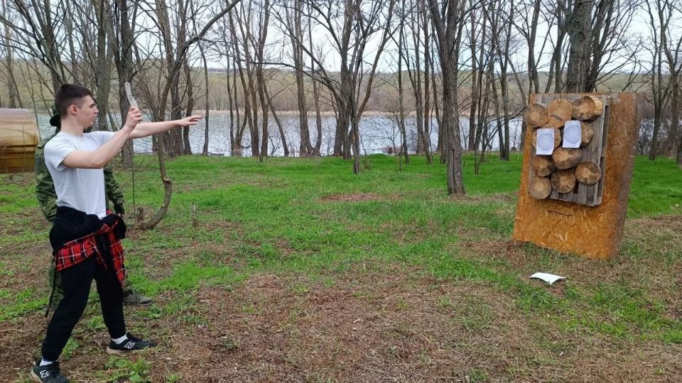 «Историческая память»: Молодежь из Ровеньков поучаствовала в военно-спортивных сборах «Историческая память»: Молодежь из Ровеньков поучаствовала в военно-спортивных сборах