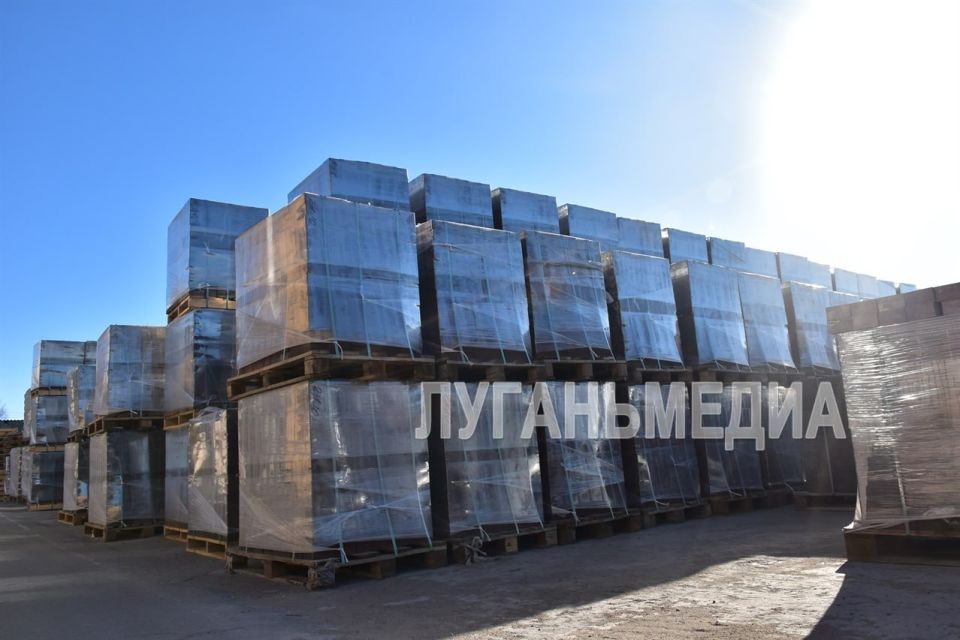 Сенатор Совета Федерации от Луганской Народной Республики Дарья Лантратова и министр промышленности ЛНР Владислав Варшавский посетили завод стройматериалов в Лутугино Сенатор Совета Федерации от Луганской Народной Республики Дарья Лантратова и министр промышленности ЛНР Владислав Варшавский посетили завод стройматериалов в Лутугино