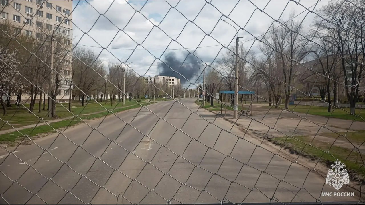 Спасатели ликвидировали пожар, который возник на крыше пятиэтажного дома в Северодонецке Спасатели ликвидировали пожар, который возник на крыше пятиэтажного дома в Северодонецке