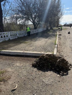 Ежедневная работа по уборке и благоустройству города продолжается