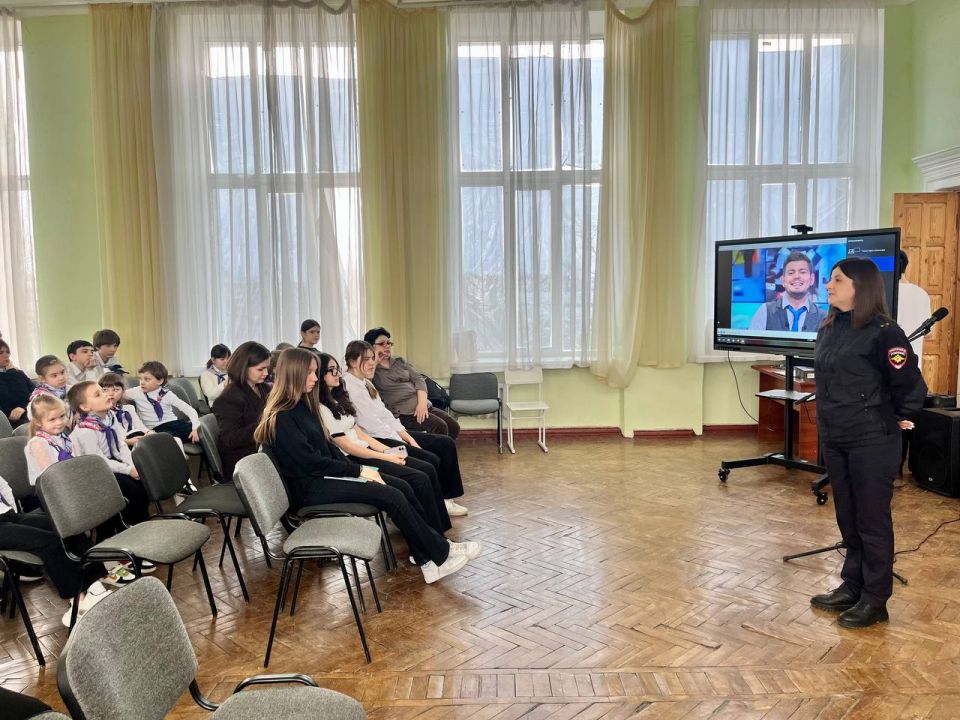 Встреча сотрудников Госавтоинспекции с юными участниками дорожного движения Встреча сотрудников Госавтоинспекции с юными участниками дорожного движения