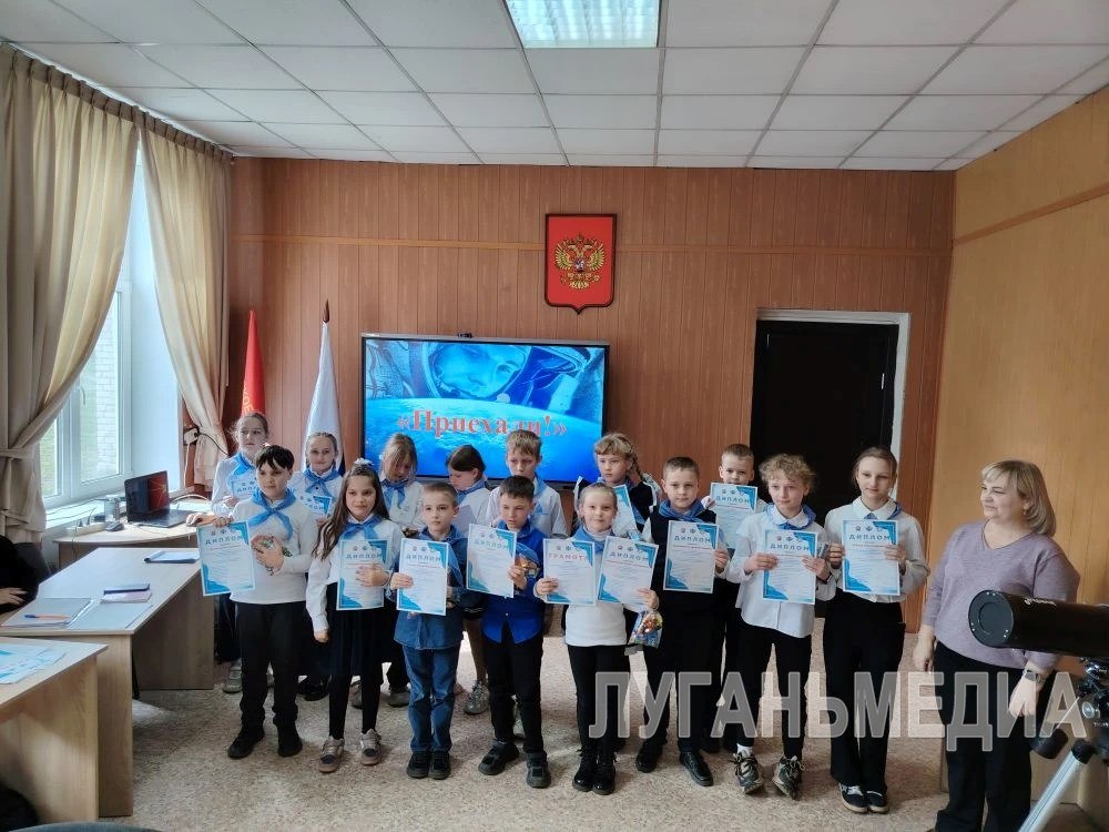 Школьники Стаханова сразились в квизе ко Дню космонавтики Школьники Стаханова сразились в квизе ко Дню космонавтики