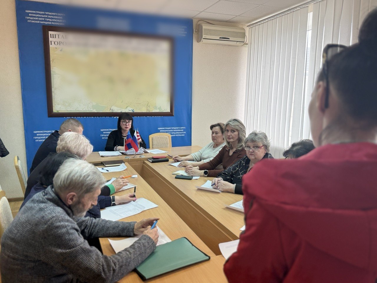 В Администрации Краснолучского городского округа прошло заседание комиссии по делам несовершеннолетних и защите их прав