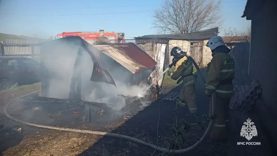 Спасатели потушили пожар в Юрьевке Спасатели потушили пожар в Юрьевке