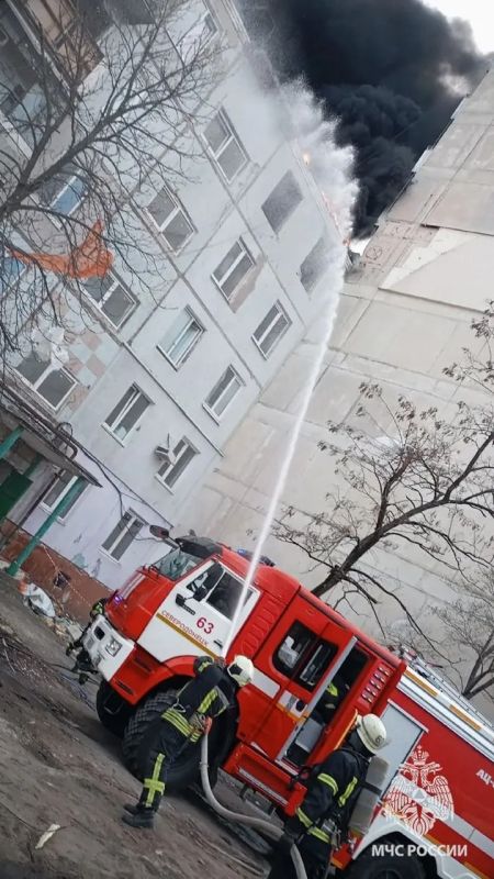 В Северодонецке спасатели не дали огню уничтожить пятиэтажку на улице Курчатова В Северодонецке спасатели не дали огню уничтожить пятиэтажку на улице Курчатова