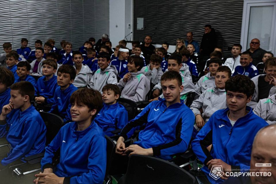 В Евпатории завершился II этап Объединённого чемпионата по футболу «Содружество» среди юношей U-13 В Евпатории завершился II этап Объединённого чемпионата по футболу «Содружество» среди юношей U-13