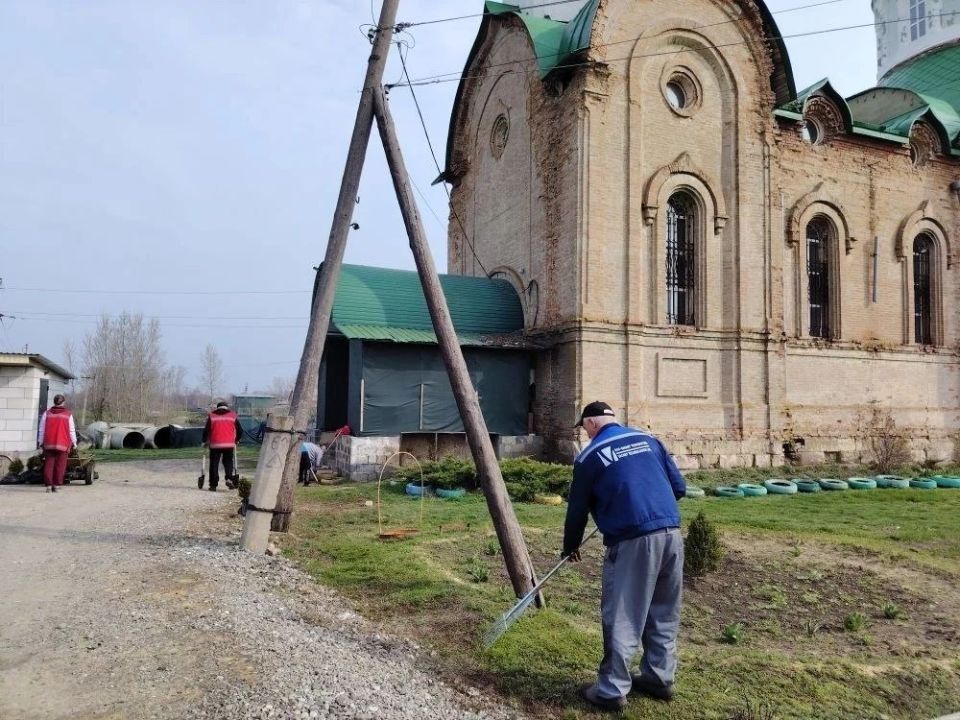 Эстафета добрых дел «Весна – пора наводить порядки» у Свято-Троицкого Храма! Эстафета добрых дел «Весна – пора наводить порядки» у Свято-Троицкого Храма!