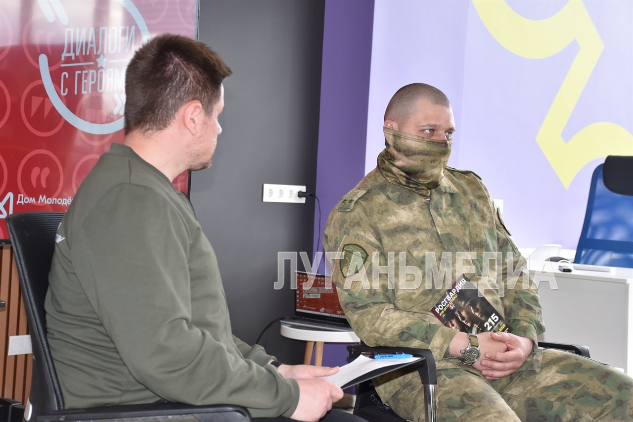 Молодежь Луганска встретилась с финалистом конкурса «Быть, а не казаться» Молодежь Луганска встретилась с финалистом конкурса «Быть, а не казаться»