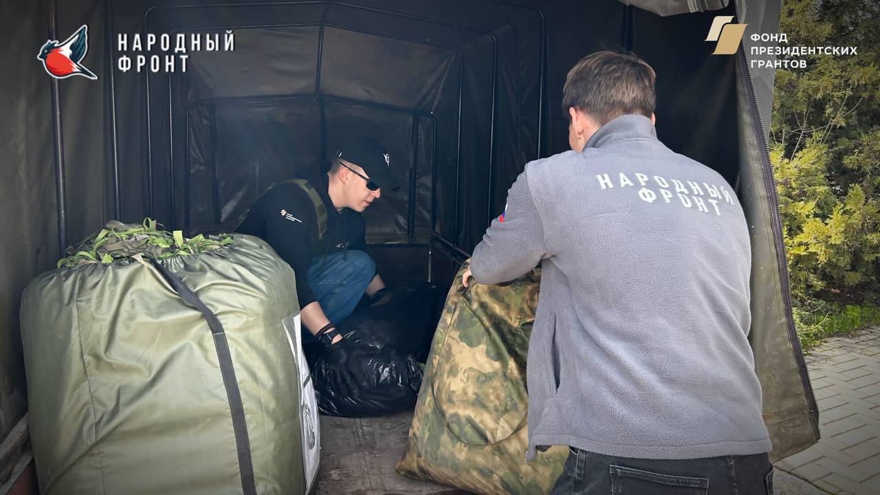 Молодёжка НФ ЛНР помогает перегружать гуманитарную помощь из Томска для наших защитников! Молодёжка НФ ЛНР помогает перегружать гуманитарную помощь из Томска для наших защитников!