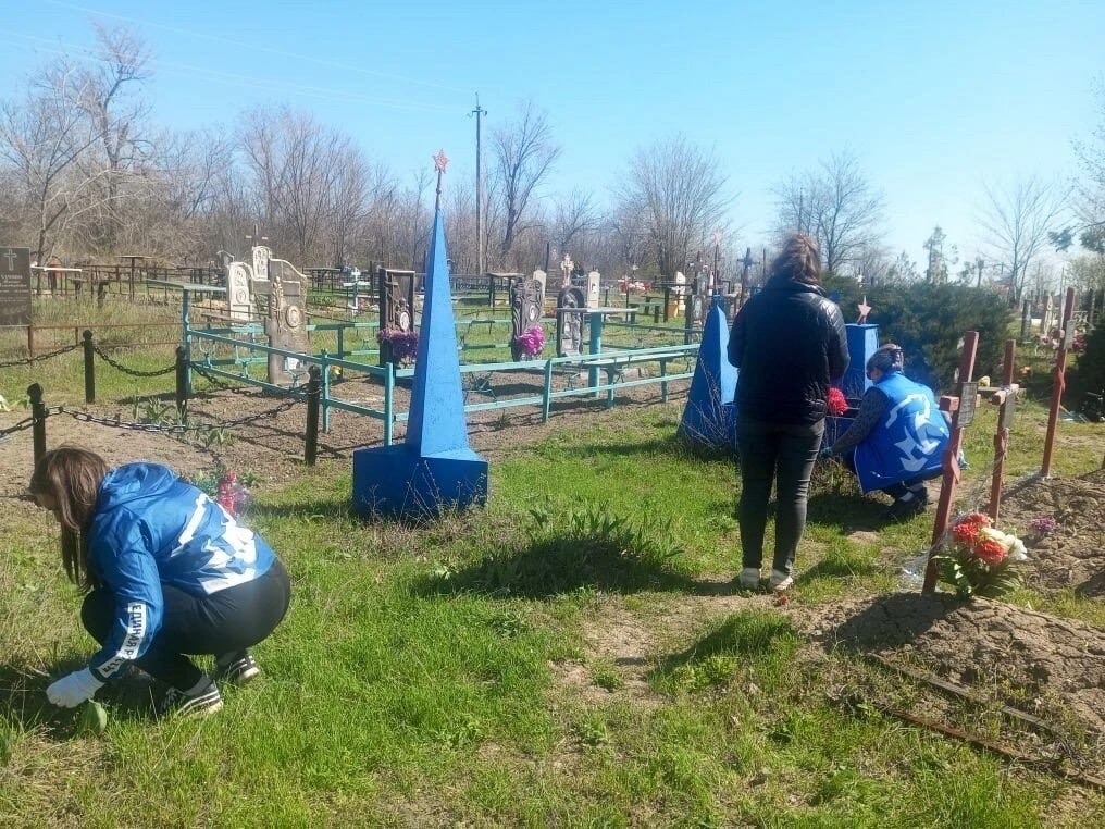 Память о героях: в поселке Новосветловка благоустроили места захоронения летчиков ВОв Память о героях: в поселке Новосветловка благоустроили места захоронения летчиков ВОв