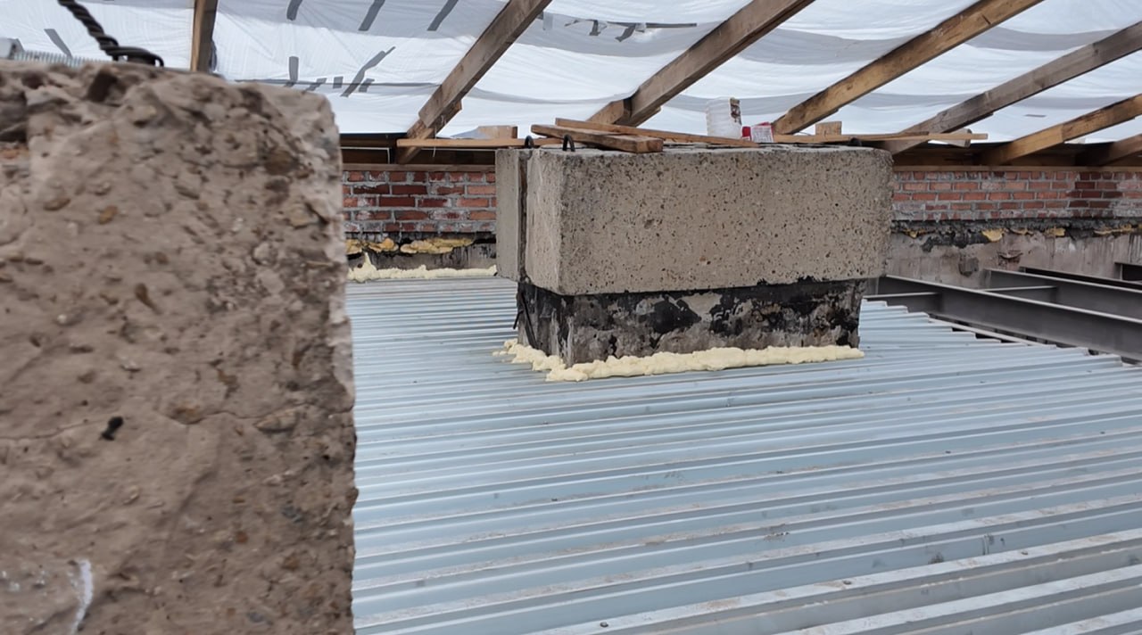 Шеф-регион Тюменская область продолжает активную работу по капитальному ремонту кровель на объектах по адресам: г. Краснодон, кв. Лютикова, 27 и кв. Лютикова, 32. Работы выполняет строительная компания «СТИЛЛ» Шеф-регион Тюменская область продолжает активную работу по капитальному ремонту кровель на объектах по адресам: г. Краснодон, кв. Лютикова, 27 и кв. Лютикова, 32. Работы выполняет строительная компания «СТИЛЛ»