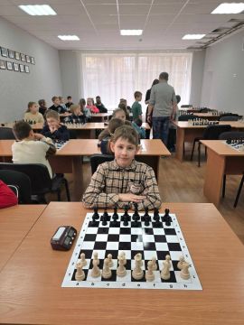 Краснодонские шахматисты успешно выступили на городском турнире "ВЕСНА 2026" в Луганске!