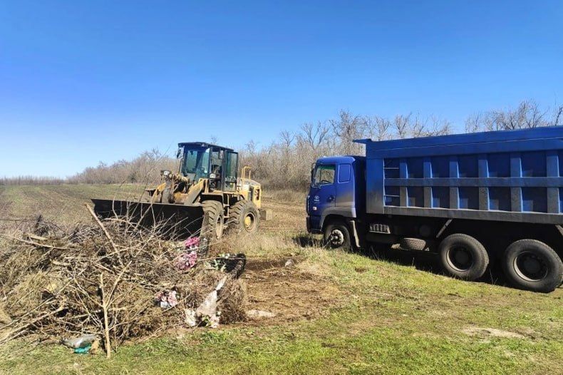 В Свердловском муниципалитете продолжают уделять внимание уборке кладбищ В Свердловском муниципалитете продолжают уделять внимание уборке кладбищ