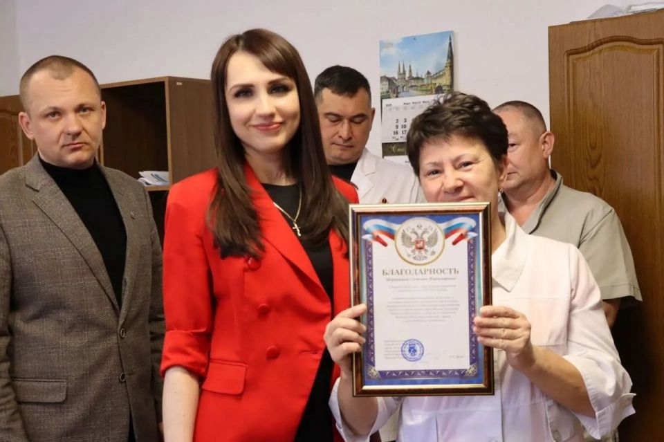 Яна Сылкина: Сегодня провожали очередную группу медработников, которые чуть больше месяца назад приехали к нам из Пермского края для оказания квалифицированной медицинской помощи населению Яна Сылкина: Сегодня провожали очередную группу медработников, которые чуть больше месяца назад приехали к нам из Пермского края для оказания квалифицированной медицинской помощи населению