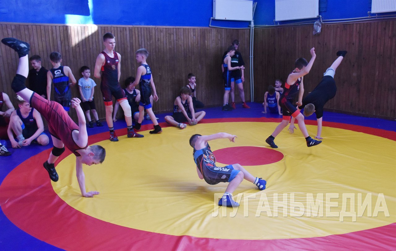 В Брянке в рамках ежегодного Всероссийского спортивного марафона «Сила России» и проекта «Детский спорт» партии «Единая Россия» прошла открытая тренировка для всех желающих В Брянке в рамках ежегодного Всероссийского спортивного марафона «Сила России» и проекта «Детский спорт» партии «Единая Россия» прошла открытая тренировка для всех желающих