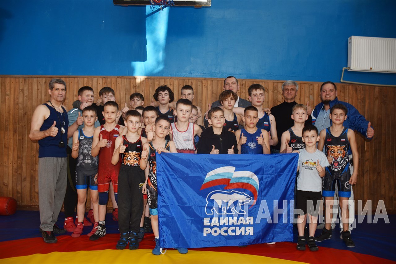 В Брянке в рамках ежегодного Всероссийского спортивного марафона «Сила России» и проекта «Детский спорт» партии «Единая Россия» прошла открытая тренировка для всех желающих